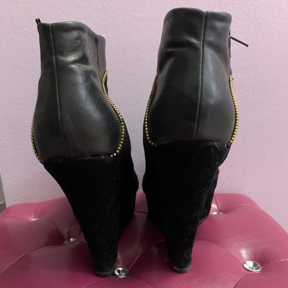 Boots - Picture 2 of 3